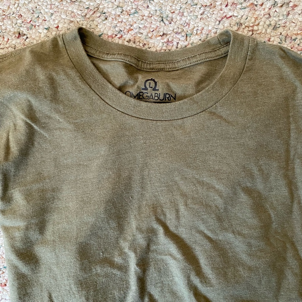 Men’s olive green t-shirt